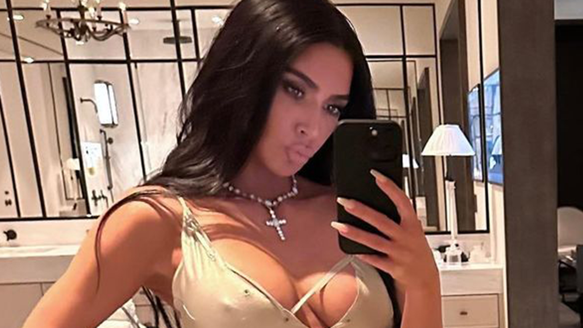 Kim Kardashian seems to take subtle swipe at ex-husband Kanye West as she 'adjusts her blurry focus'